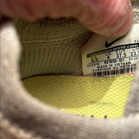 Nike Free 4.0 Flyknit. Size 6.5.  Gray.  Worn once - Picture 3 of 5